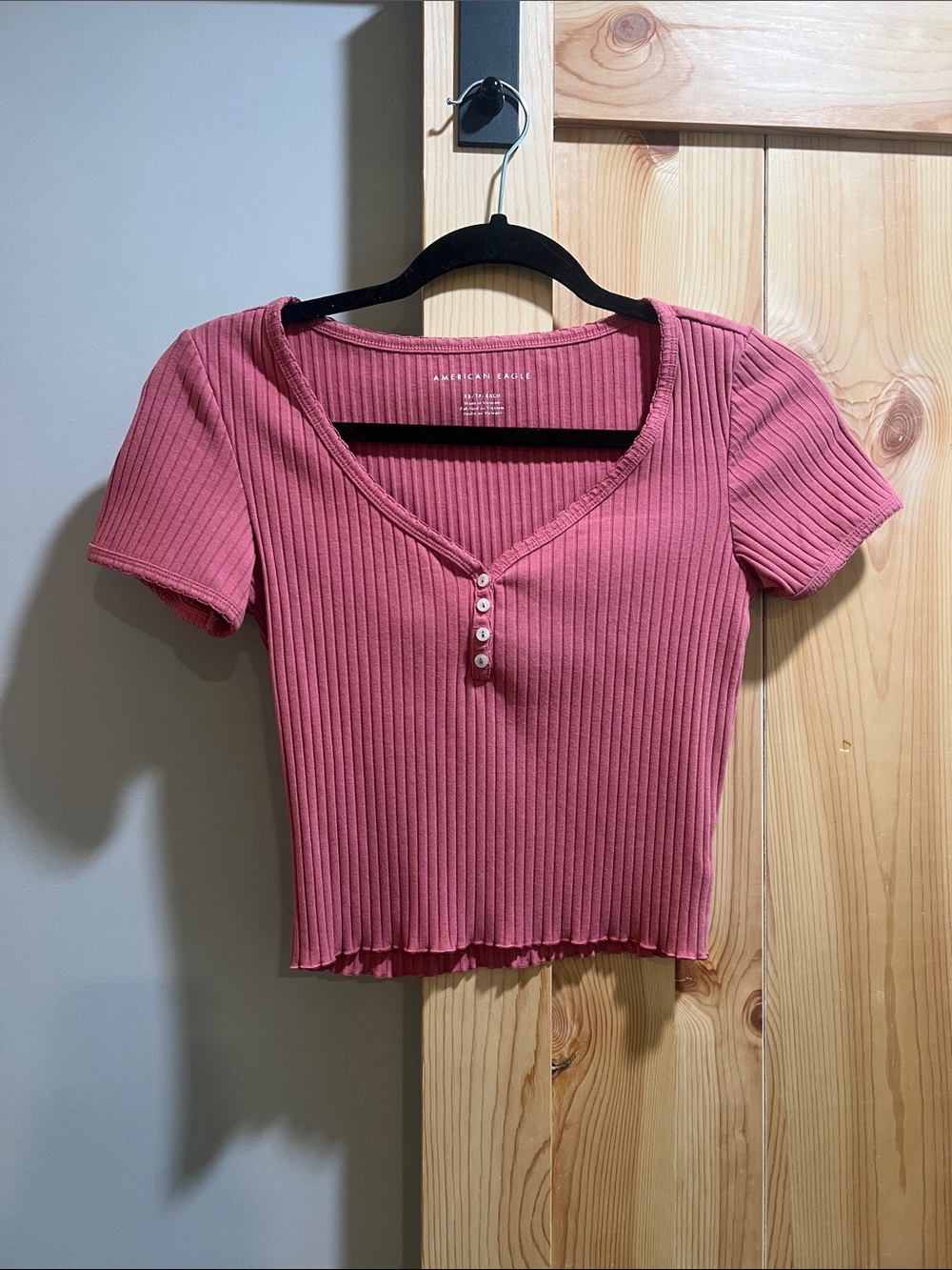 American Eagle Outfitters Rose-Pink Ribbed Button-Front Crop Top size x small